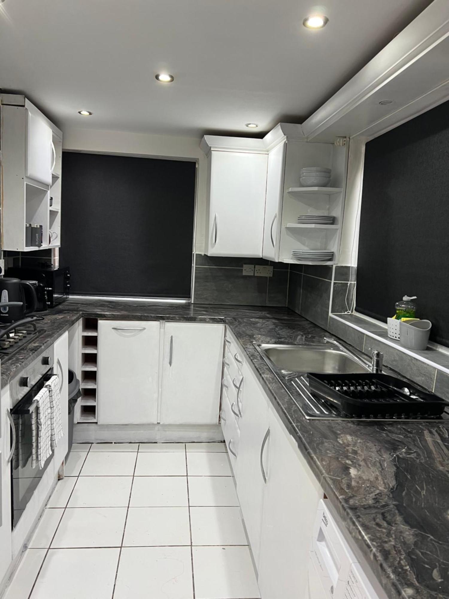 Lausory King Bed Living Your Luxe Home Away Nottingham Exteriér fotografie