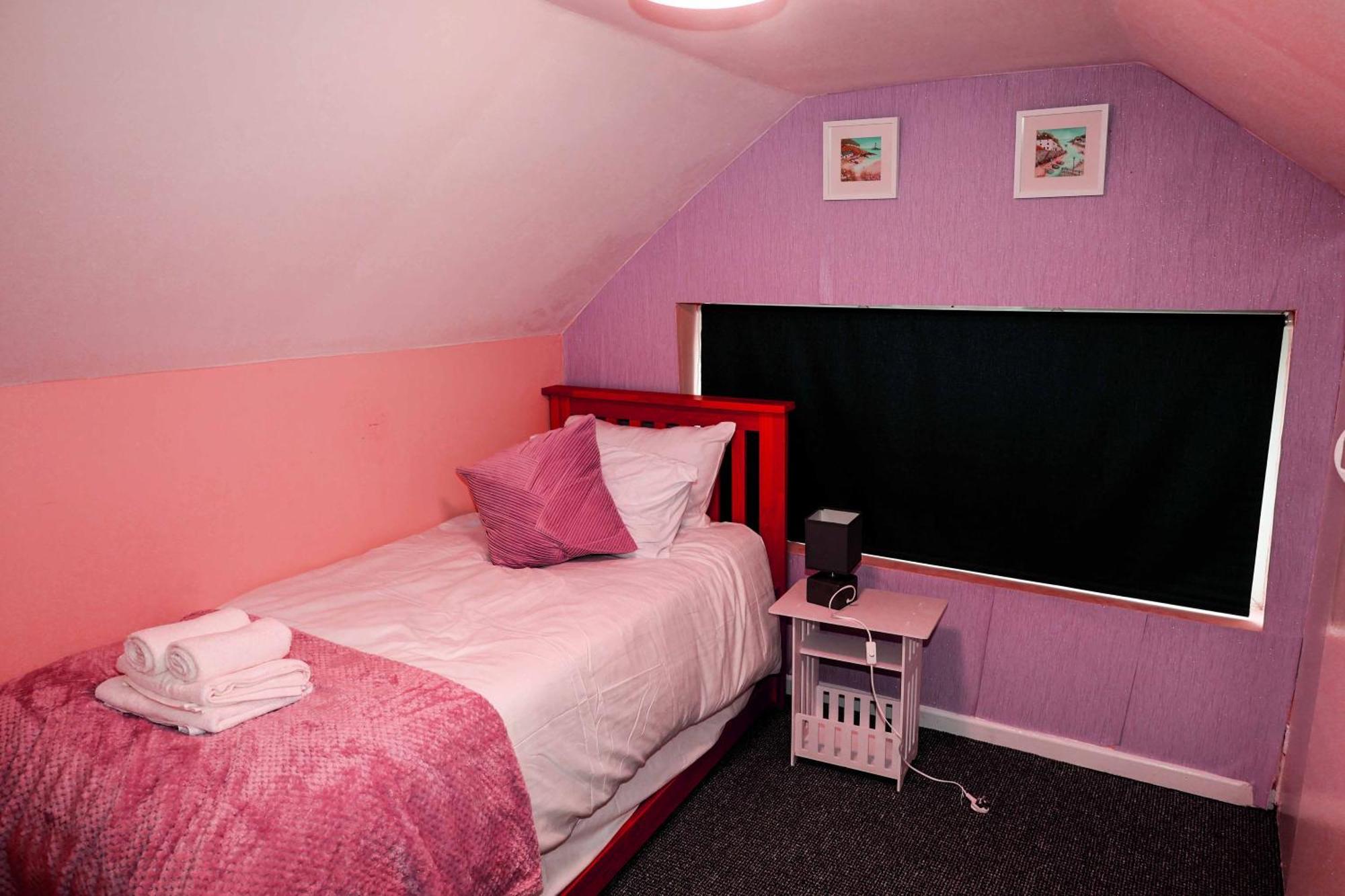 Lausory King Bed Living Your Luxe Home Away Nottingham Exteriér fotografie