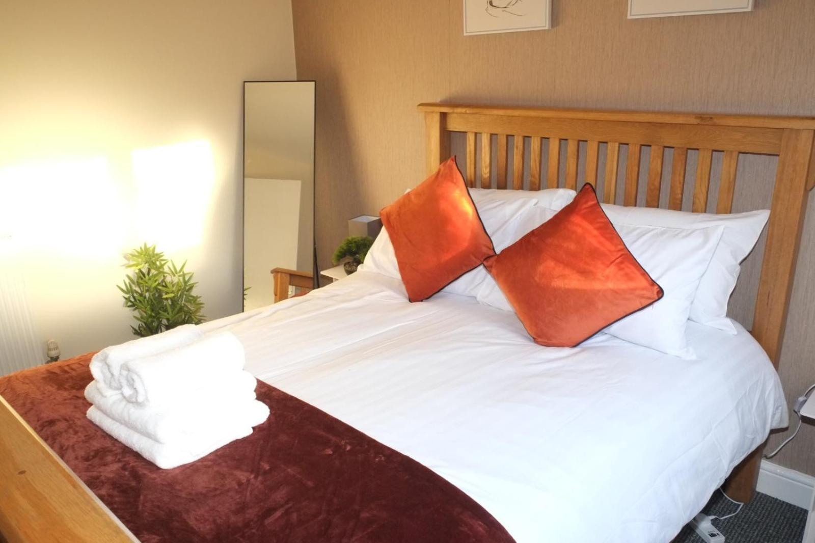 Lausory King Bed Living Your Luxe Home Away Nottingham Exteriér fotografie